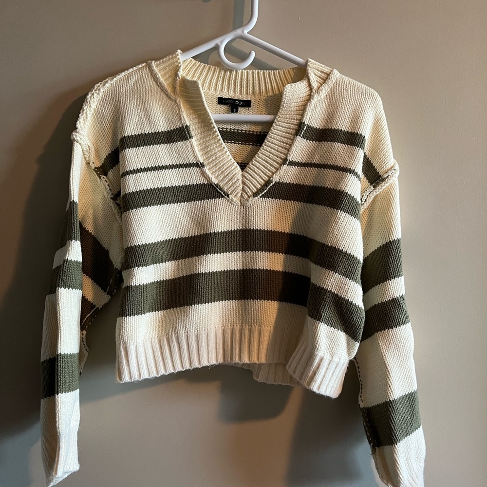 Striped V-Neck Cropped Sweater - Cream & Olive